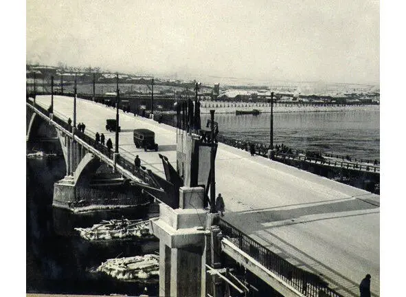 Glazkovsky bridge in 1936 And now we will find ourselves in the center of - фото 7