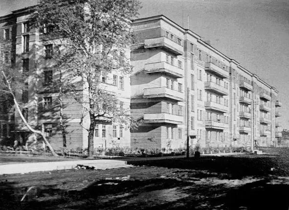 The first fivestory building in Irkutsk But at the next intersection we turn - фото 75