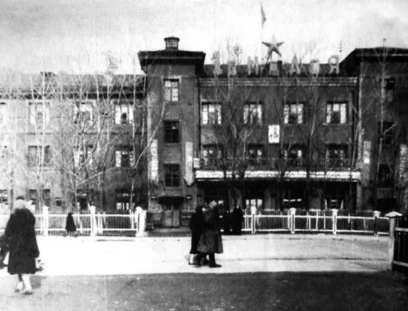 Поликлиника авиазавода Тем временем мы свернем направо на улицу Муравьева - фото 18