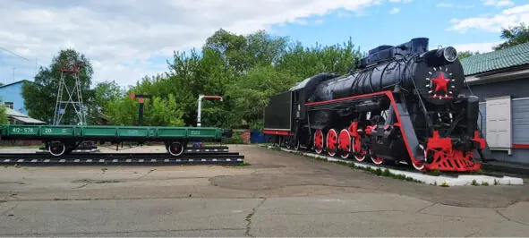 Паровозпамятник Л3228 На другой стороне автодороги находится роща Молодежная - фото 6