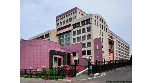 Иркутский государственный университет путей сообщения У перекрёстка с улицей - фото 67