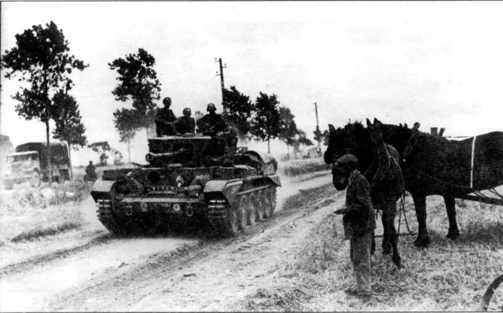 Танк Cromwell штабной роты 22й танковой бригады движется в глубь французской - фото 45
