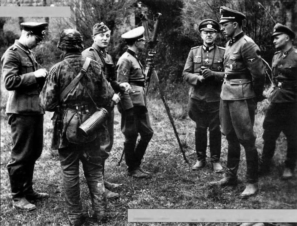 Карл Гезеле с офицерами штаба бригады и армии на маневрах во Франции летом 1943 - фото 1