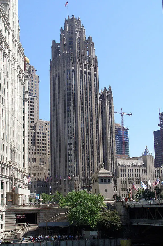 Рис 7428 Здание газеты Chicago Tribune Архитектор Раймонд Худ 1924 г - фото 360