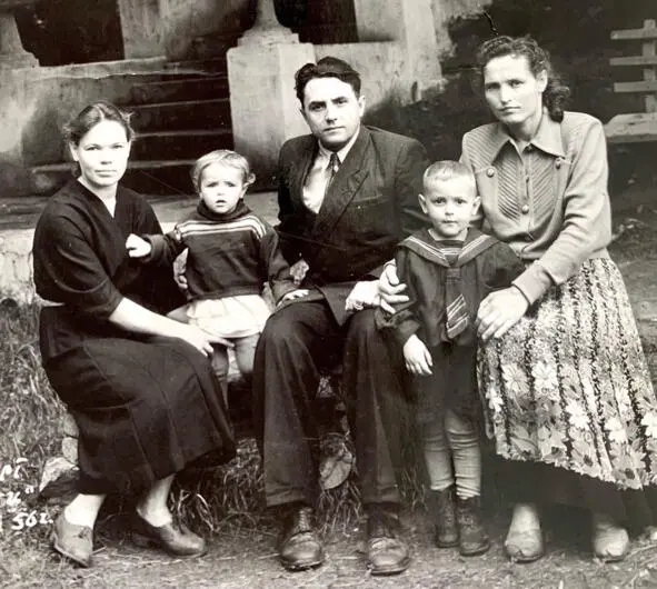 1957год Мария Константиновна Киселёва Алёнка Всеволод Иванович Лёня - фото 2