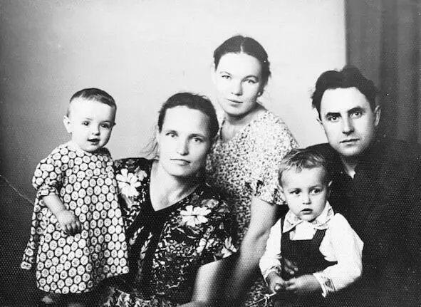 1955 год Алёнка мама тётя Маша Лёня папа Мама Мама самая лучшая - фото 5