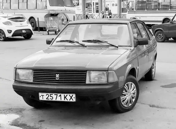 Серийный переднеприводный автомобиль АЗЛК2141 Выпускался с 1986 по 1997 год 1 - фото 1