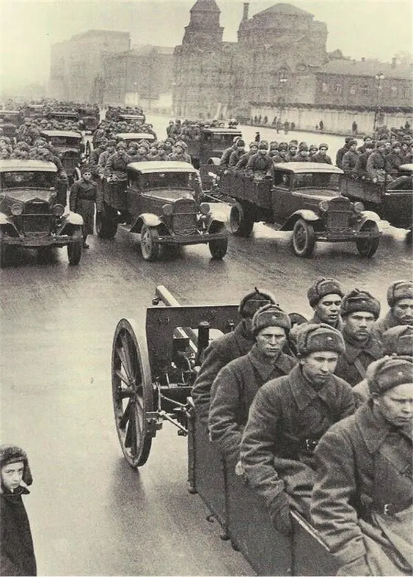 Резервы идут на фронт Москва ул Новослободская 1941 г 48 Валентина - фото 9