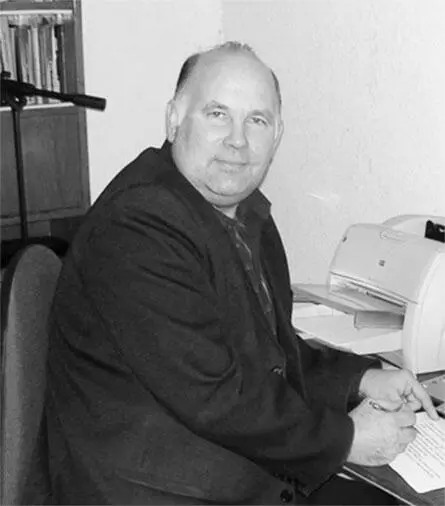 Родился 19 апреля 1957 года в Приморском крае В 1987 году переехал жить в - фото 2