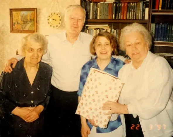 Ким Иванович Шилин Зинаида Григорьевна Лапина в центре Москва 1997 г - фото 5