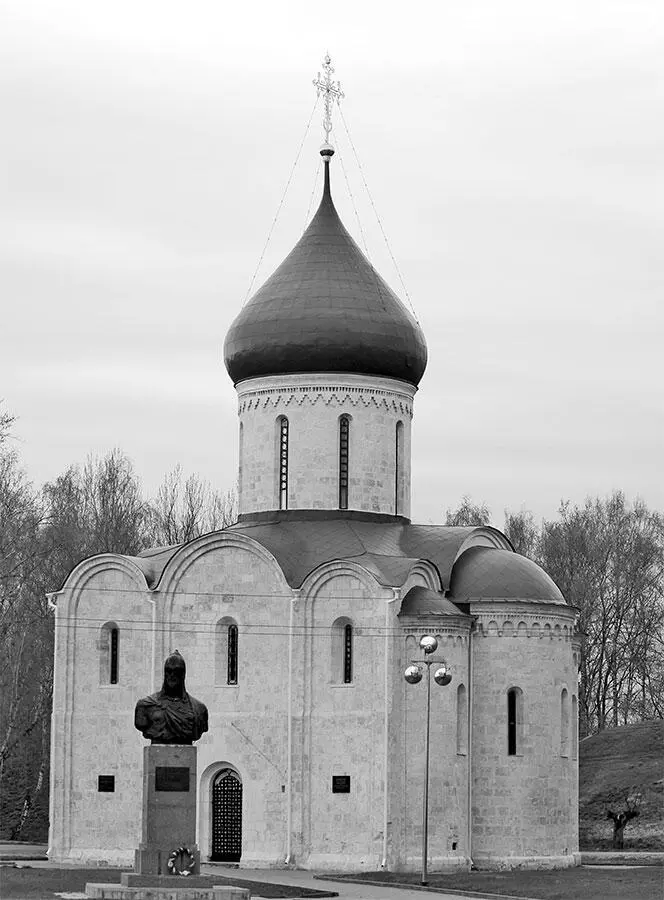 СпасоПреображенский собор и бюст А Невского В 15301532 гг в честь рождения - фото 20