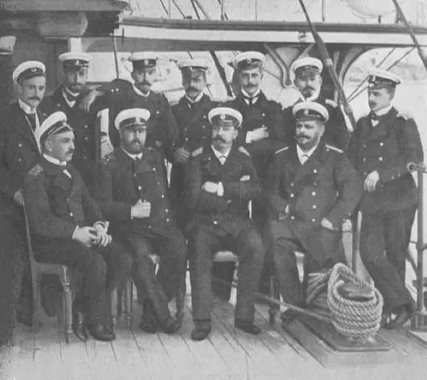 Офицеры Гиляка Форт Таку Дагу 3 июня 1900 года Крайний слева сидит - фото 15
