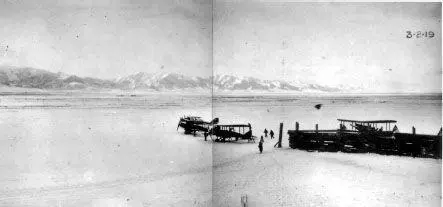 The airfield at Petrovsk In the background are the Caucasus Mountains DH9 - фото 13