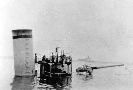 A sunken Bolshevik destroyer photographed after the attack on 21 May 1919 at - фото 27