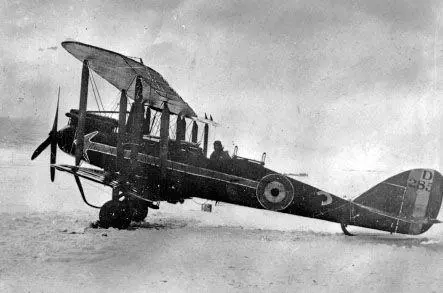 DH9 number D2854 pictured on the ground at Petrovsk DH9 Length 30 ft 9 - фото 66