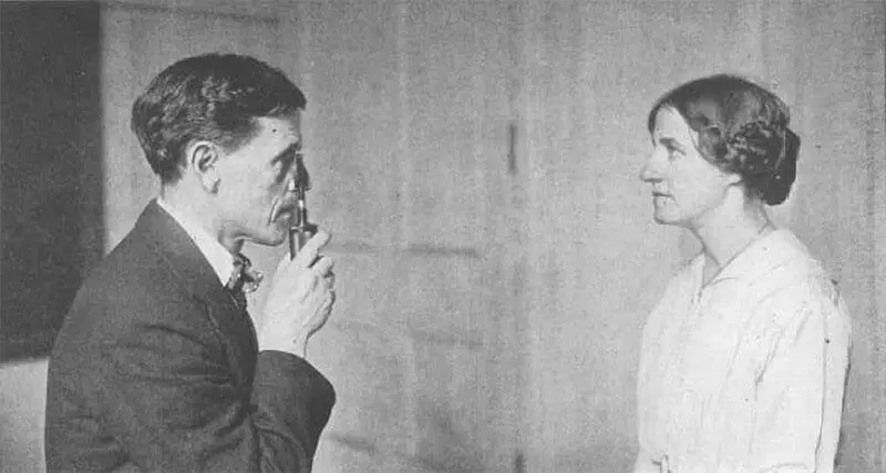 Рис 8 Обычный метод использования ретиноскопа Исследующий находится так - фото 11