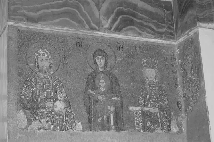 Император Иоанн II Комнин и императрица Ирина Венгерская перед Богоматерью - фото 1