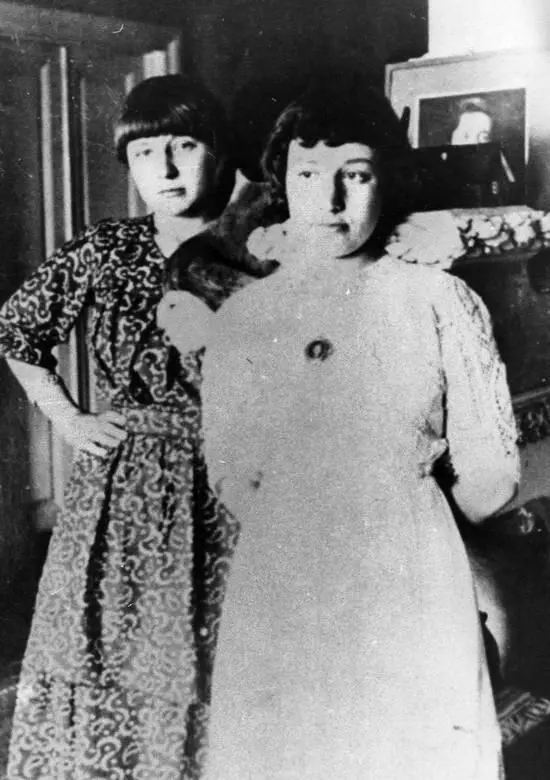 Ася и Марина Феодосия 1914 Я никогда за всю жизнь не видела такой - фото 60