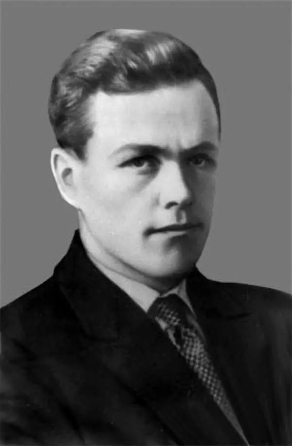 Михаил Петрович Стремяков 19031950 организатор первого пионерского отряда - фото 1