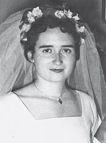 34 Дениз в день нашей свадьбы в 1956 году Ей было в ту пору двадцать три и - фото 12