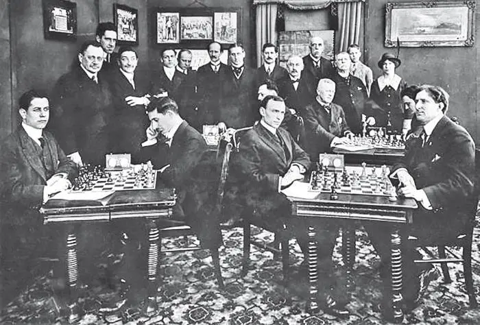 Шахматный турнир в НьюЙорке 1915 г На переднем плане Хосе Рауль - фото 15