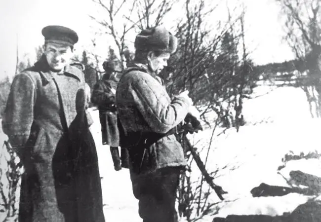 ЮВ Андропов слева на боевых стрельбах в Спецшколе ЦК КПб КФССР 1943 год - фото 8