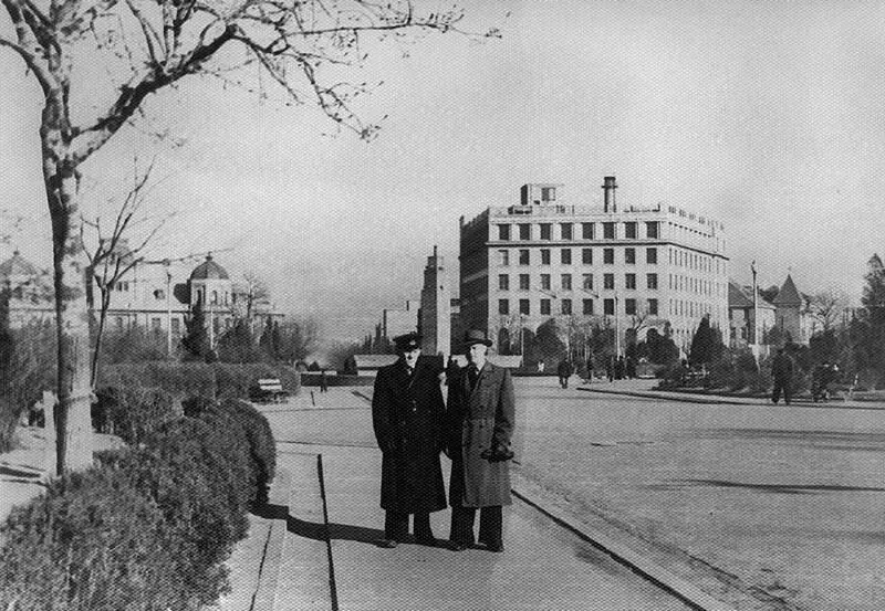 С Сашей Лушковым в г Дальнем В минуты отдыха Теперь уже можно рассказать о - фото 32