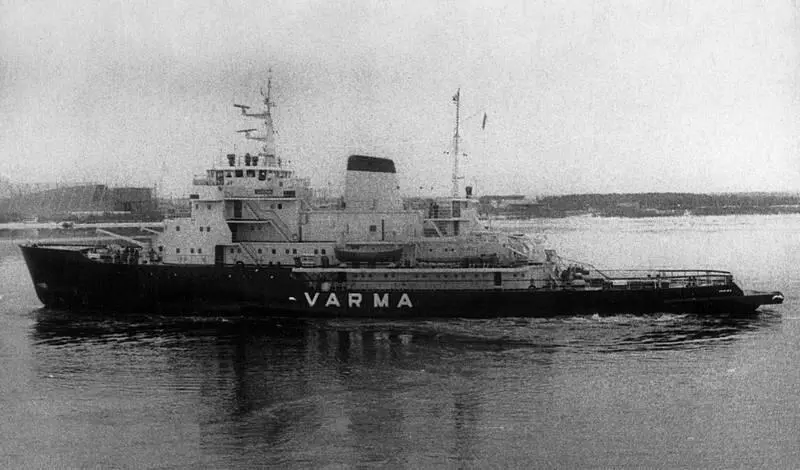 Финский ледокол VARMA идет на помощь теплоходу Красноборск В 1742 году - фото 159