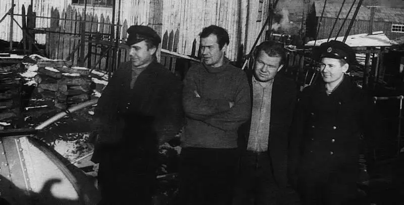 Члены экипажа буксирного парохода Мгла труженики моря Слева направо - фото 195