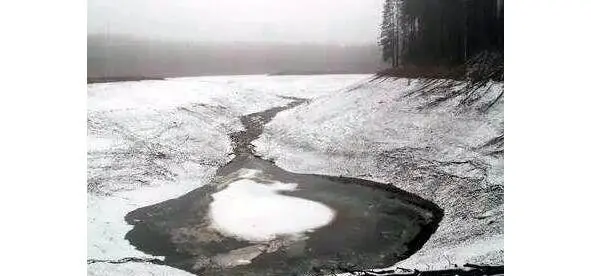 Карст К карстовым формам относятся и исчезающие водотоки Ярким примером - фото 42