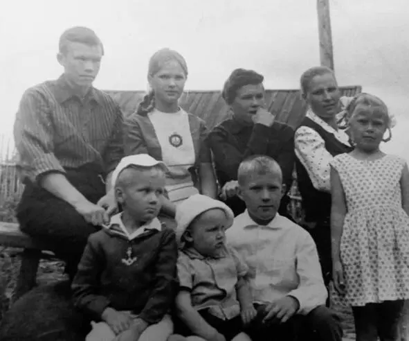 У них с Леной женой двое детей Света и Женя У которых уже свои дети Ольга - фото 15