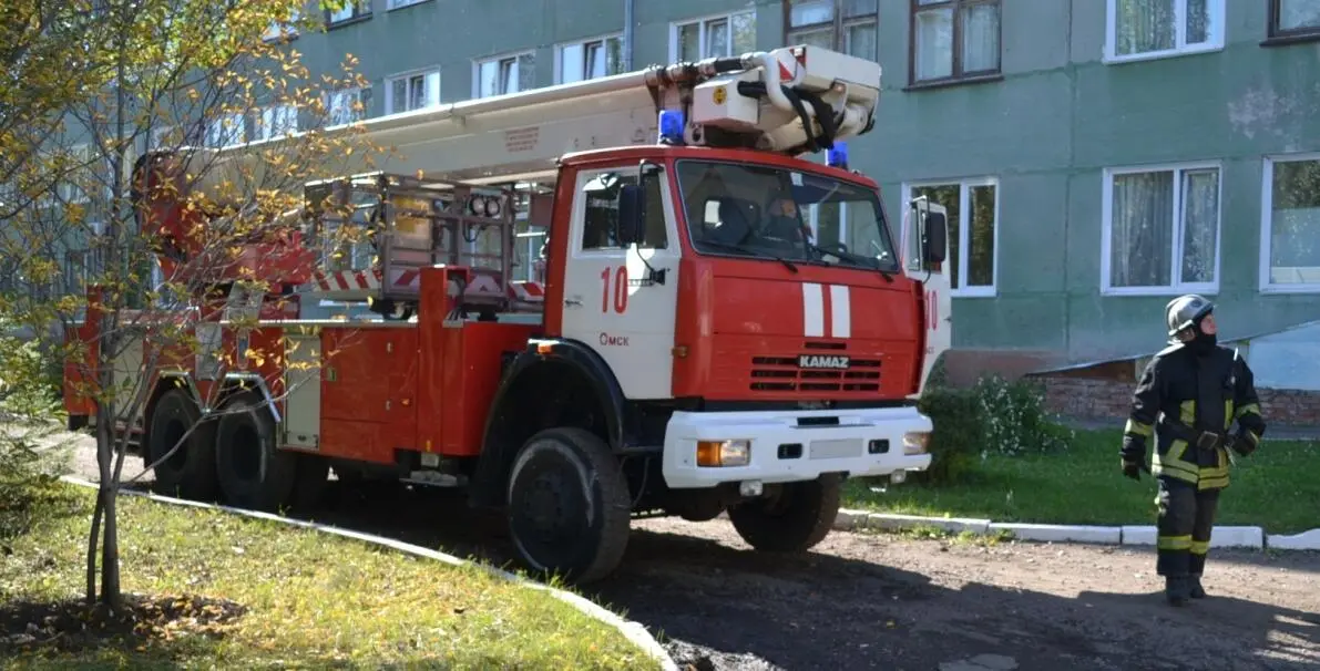 Транспортное средство с проблесковыми маячками синего цвета при выполнении - фото 109