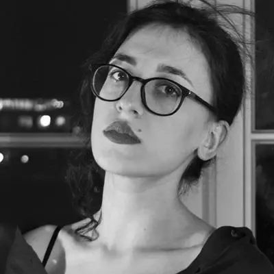 Родилась в 1995 году в Ереване в семье врачей После окончания школы переехала - фото 7