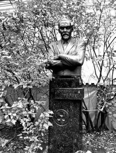 Памятник Юрию Рериху Для того чтобы познать окрестности Гоголевского бульвара - фото 9