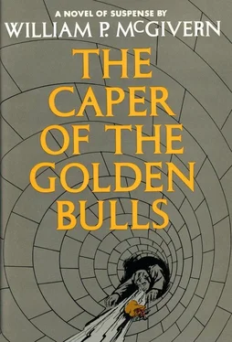 William McGivern The Caper of the Golden Bulls обложка книги