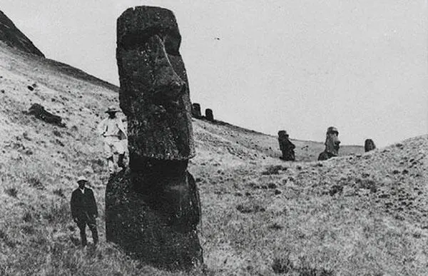 Рис 31Моаи 1880 год 125 Рис 32Гравюра на холсте маслом Уильяма - фото 30
