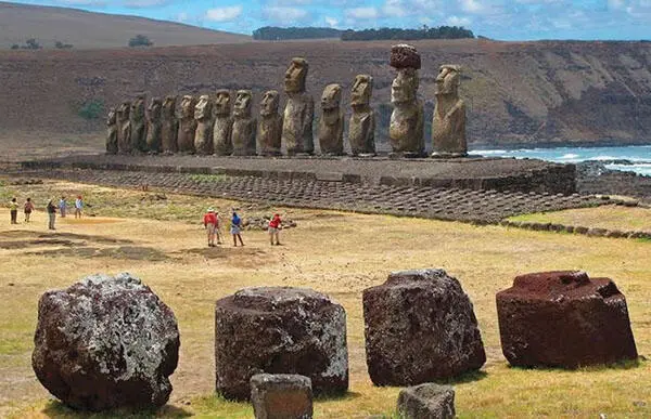 Рис 35Самые известные моаи На переднем плане шляпы 125 Альфред Метро - фото 34