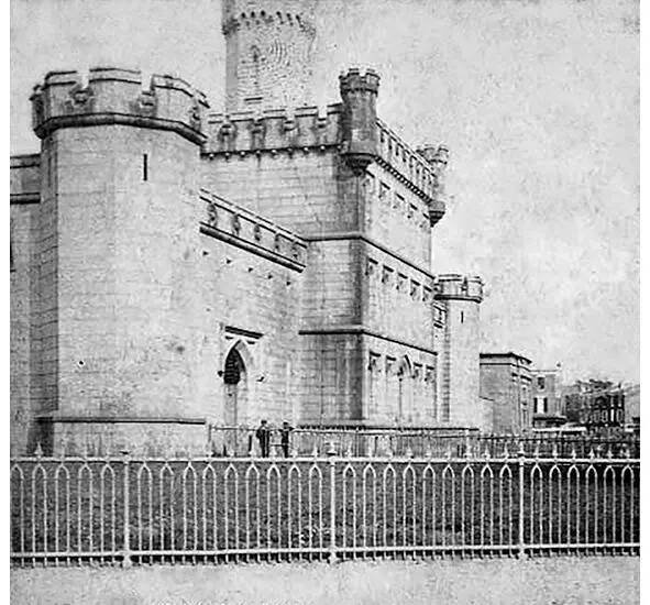 Тюрьма Мойяменсинг представляла собой довольно мрачное сооружение - фото 10
