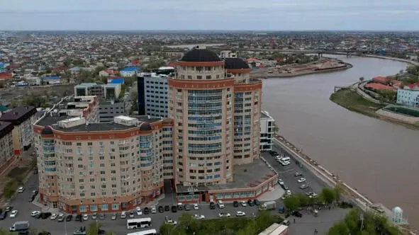 Мой город у светлой реки Когдато рыбачий посёлок А ныне в сиянье зари - фото 4