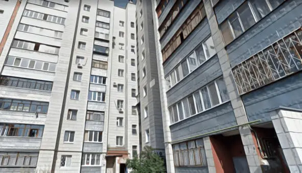 Дом Вадима Александровича Изпод стола он достал маленький чемодан на колёсах - фото 3
