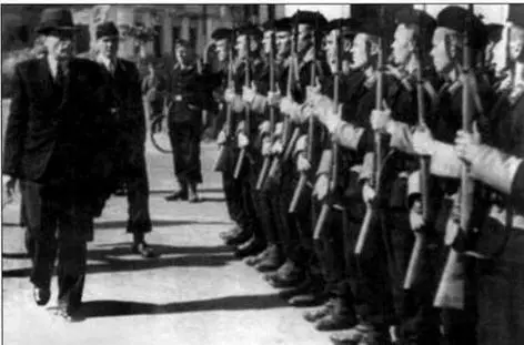 Радослав Островский обходит строй солдат БКА 1944 г 25 марта 1944 - фото 11