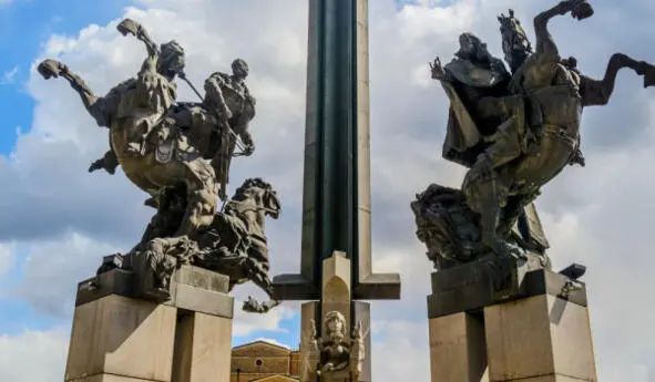 Памятник Асеневцы 11 Первые цари Второго Болгарского царства происходили - фото 1