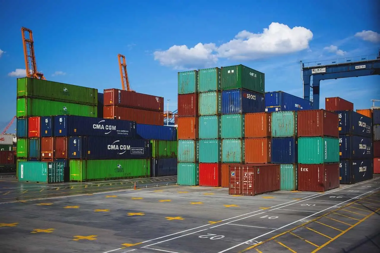 Fig 1122 Queen of Disks A sea or river port Cargo a cargo container All - фото 99