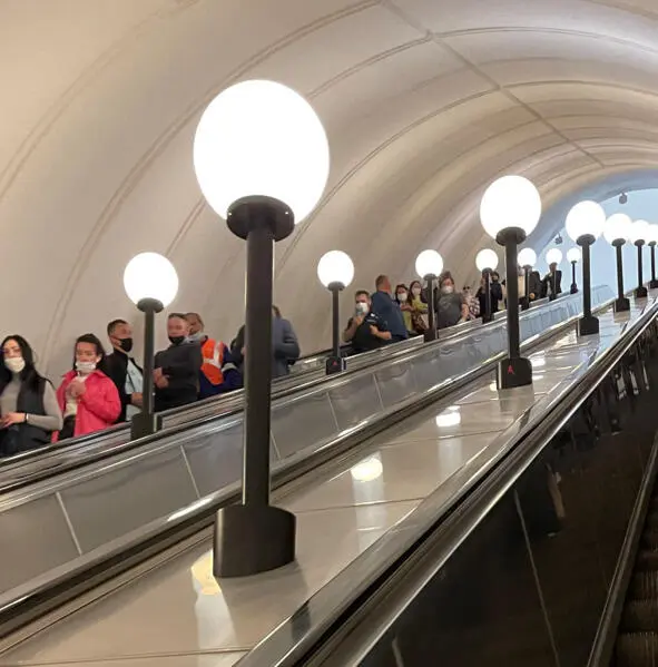 В общем нет больше в метро праздника красивой жизни и надежд что скоро будет - фото 26