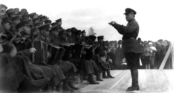 Выступление ансамбля Александрова 1937 г Как уже упоминалось на Всемирной - фото 15
