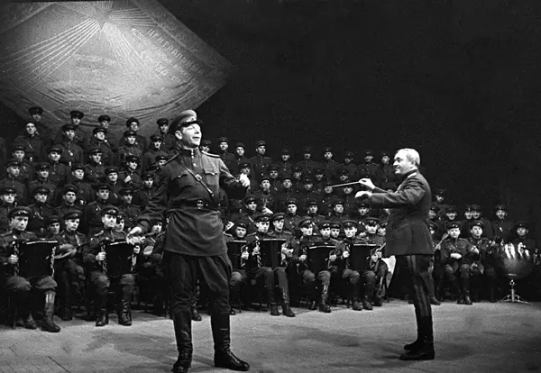 Исполнение песни Священная война в здании Белорусского вокзала 29 июня 1941 - фото 19