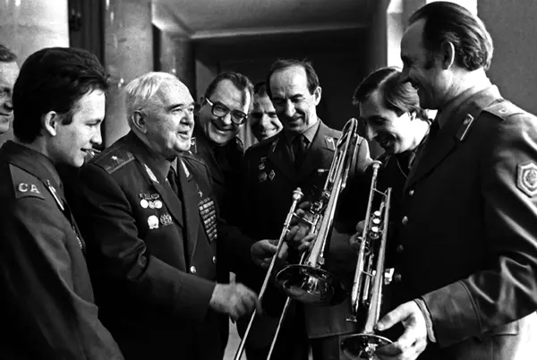 После ухода Бориса Александрова с поста главы коллектива в 1987 году у - фото 44