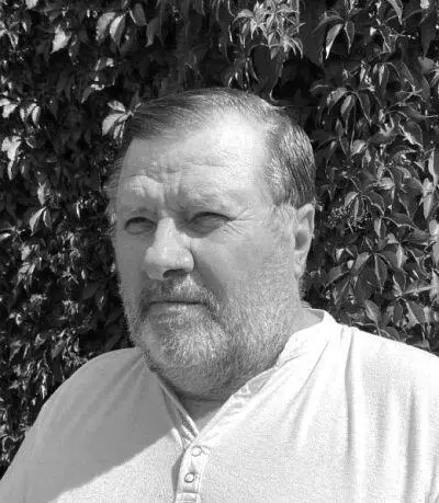 Родился в 1958 году Проживает в г Белгороде Член ИСП Издал сборники стихов - фото 5