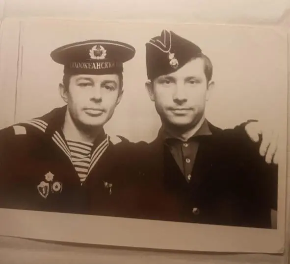 Мой брат Слава и Анатолий Вдовиченко Лисичка и Пупик в 1970 году Подарок - фото 4