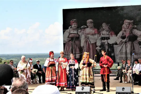 На празднике в Сростках в честь 80летия ВМ Шукшина 2009 год Такое - фото 3